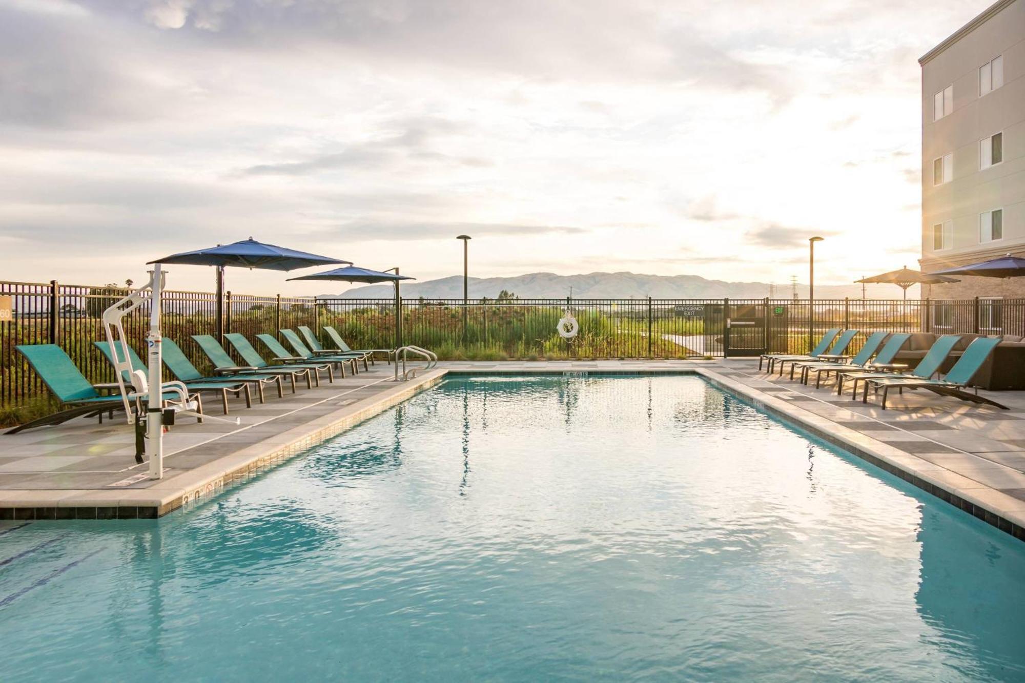 Fairfield Inn & Suites By Marriott San Jose North/Silicon Valley Екстериор снимка